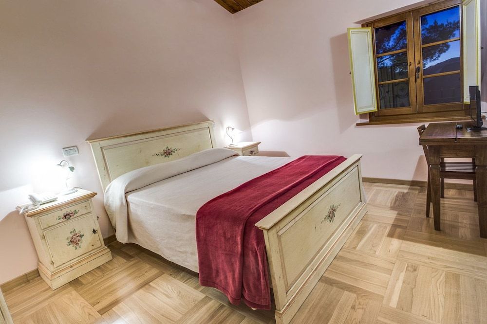 La Castellaia Resort Double Room 3