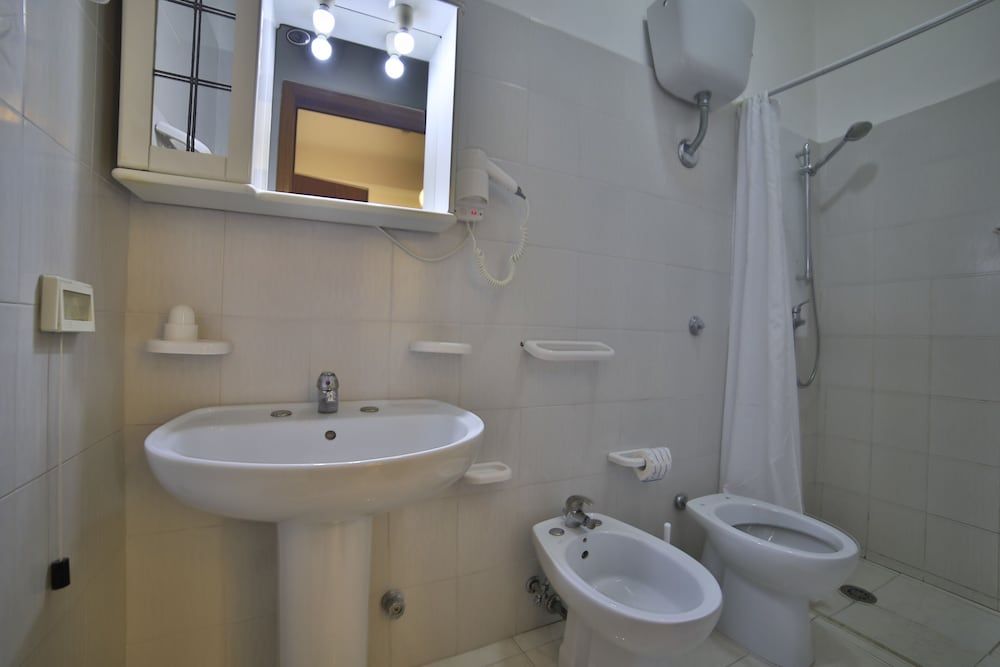 Hotel da Ettore Economy Double or Twin Room 5