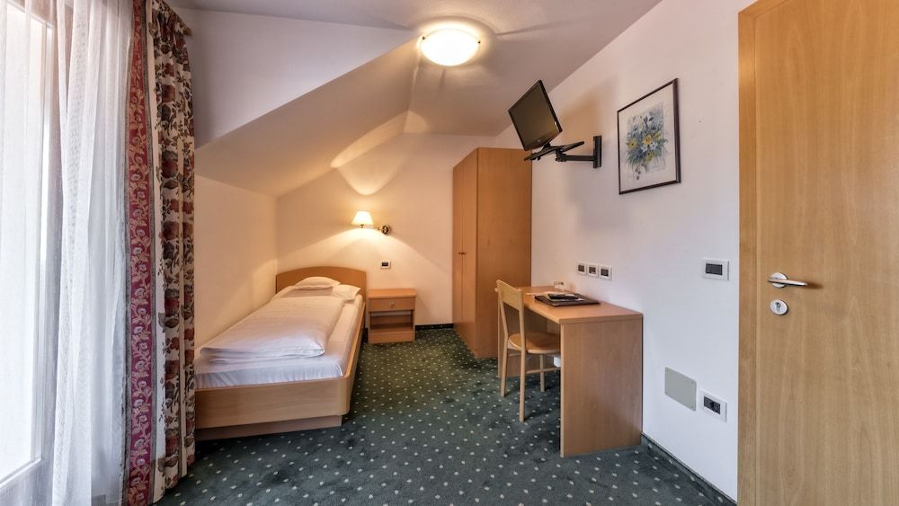 Single Room, Balcony