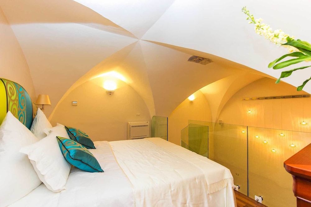 undefined DieciSedici 3