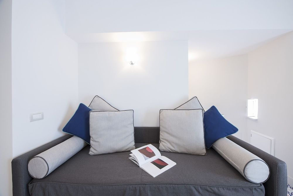 undefined DieciSedici 8