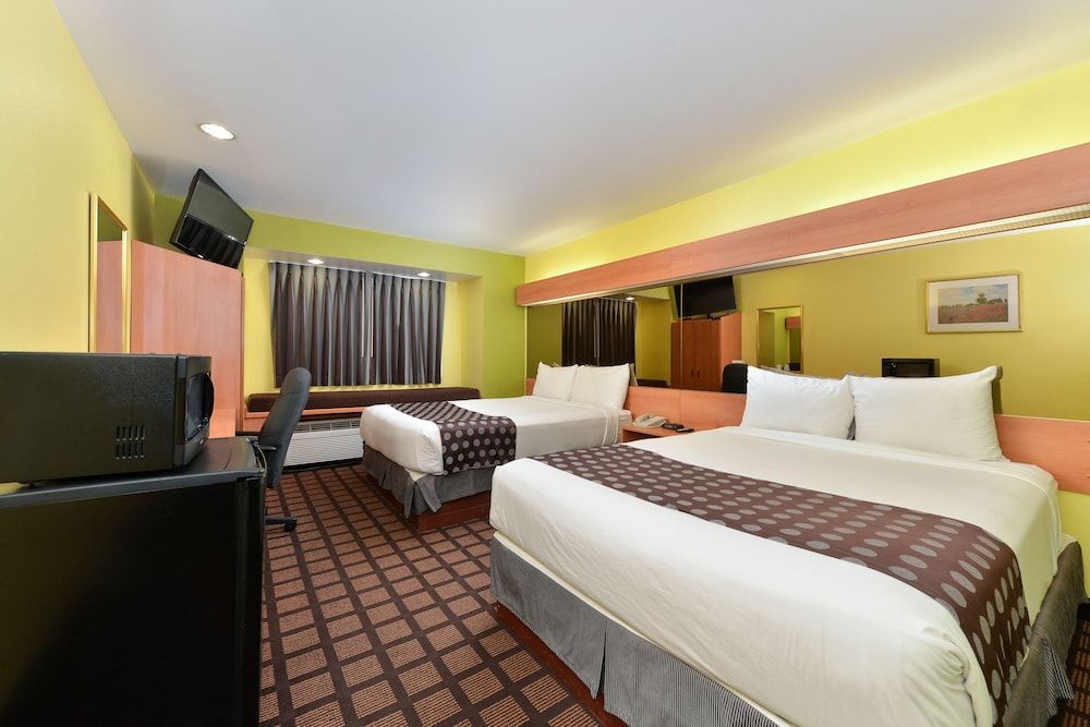 Room, 2 Queen Beds, Non Smoking