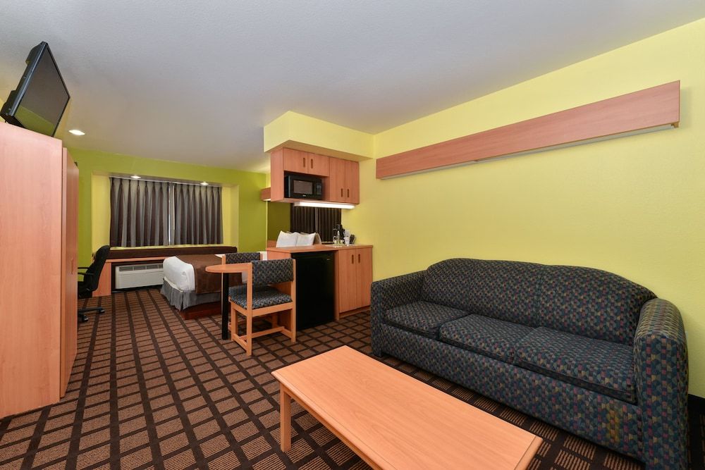 Suite, 1 Queen Bed, Accessible, Non Smoking, Jetted Tub