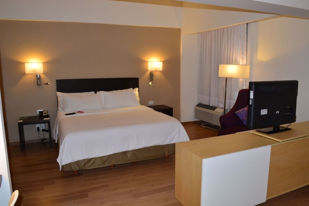 Fiesta Inn Tlalnepantla Junior Suite 3