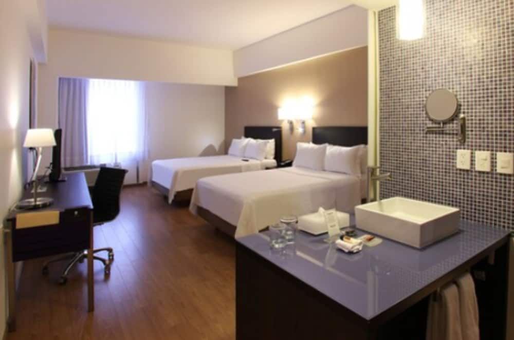 Fiesta Inn Tlalnepantla Superior Room 2 Doubles