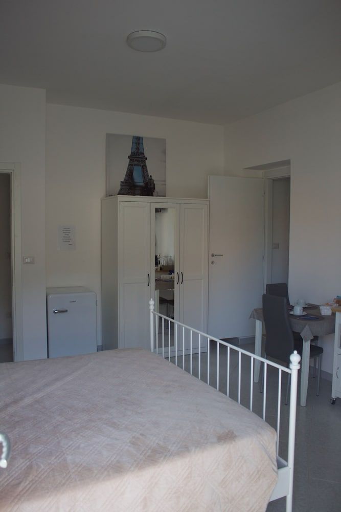 Ostello Villafranca Deluxe Double Room 8