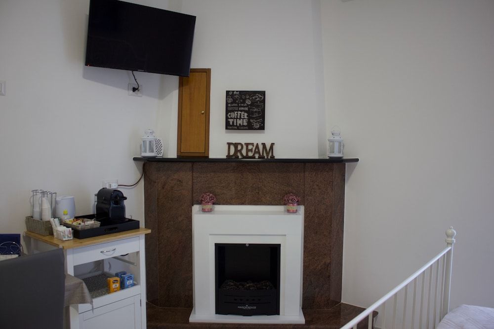 Ostello Villafranca Deluxe Double Room 6