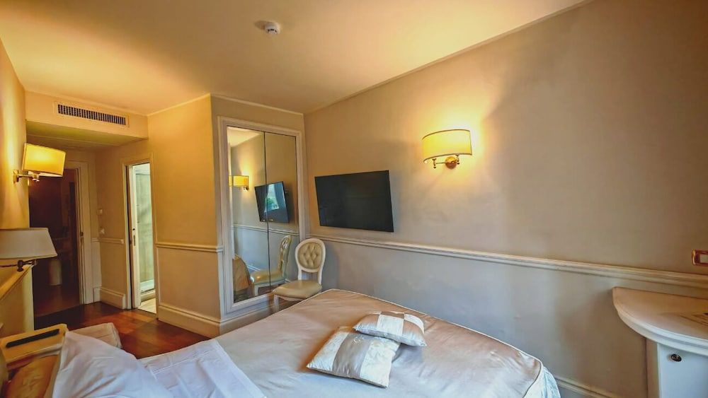 Suite Hotel Santa Chiara Classic Double or Twin Room, Accessible, Courtyard Area 8