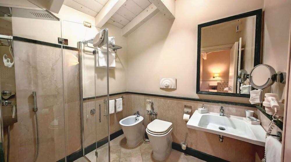 Suite Hotel Santa Chiara Classic Double or Twin Room, Accessible, Courtyard Area 4