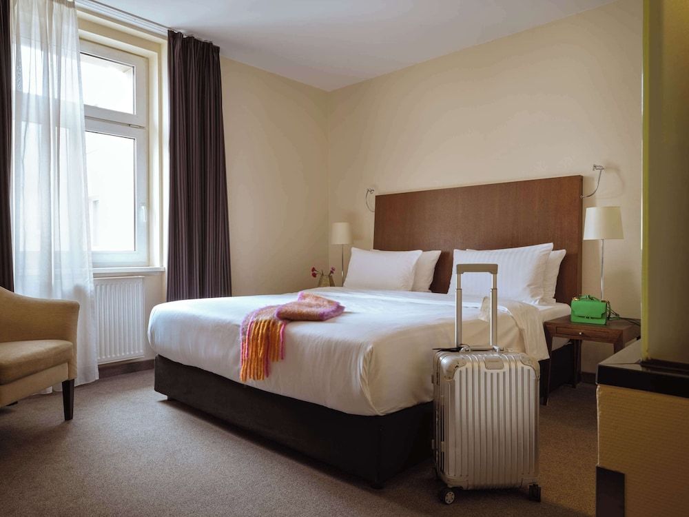 Metropolitan Hotel by Flemings Superior Plus King room 2