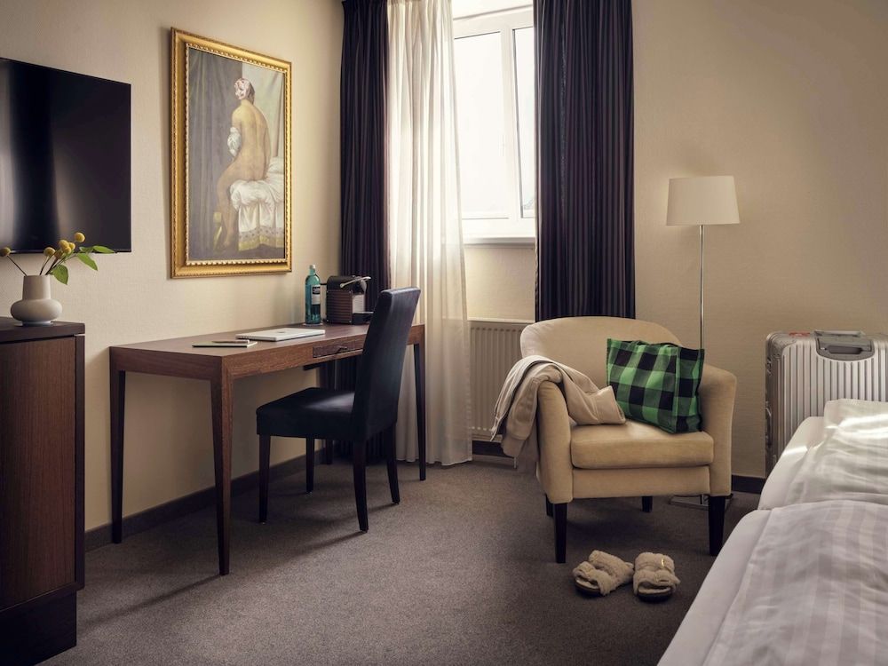 Metropolitan Hotel by Flemings Superior Plus King room 7