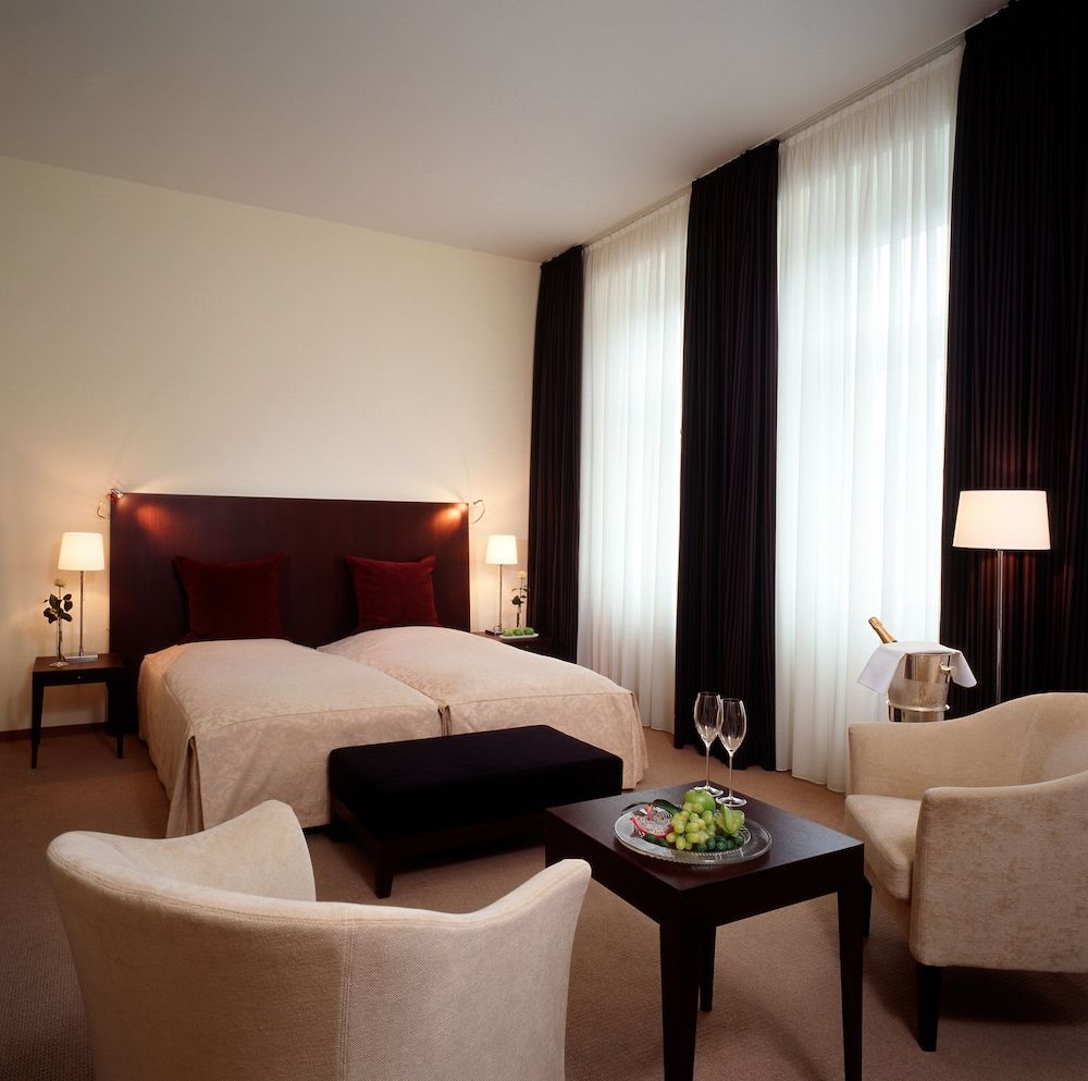 Metropolitan Hotel by Flemings Superior Plus King room