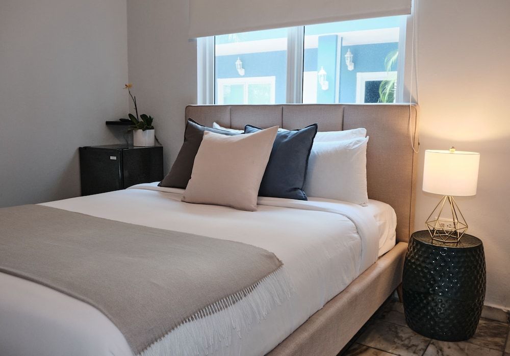 Standard Room, 1 Queen Bed
