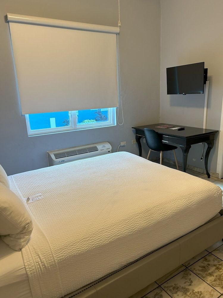 Standard Room, 1 Queen Bed