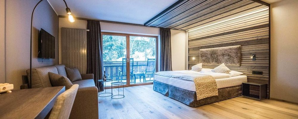 Deluxe Studio Suite