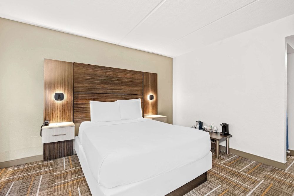 undefined Sonesta Essential Orlando Airport 7