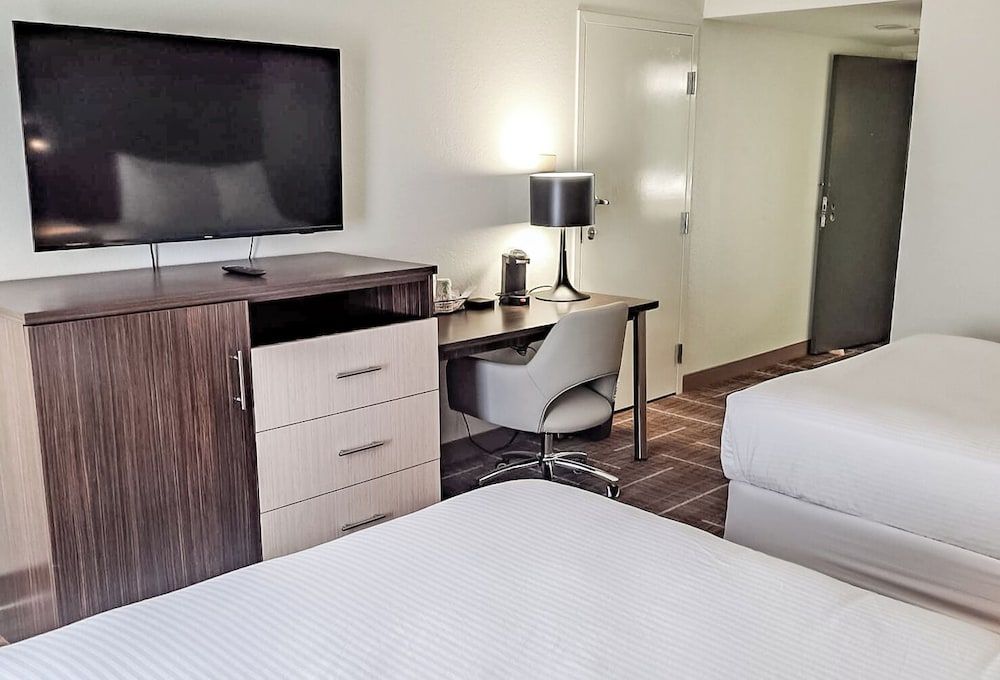 Sonesta Essential Orlando Airport Room, 2 Queen Beds 7