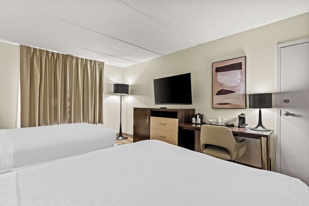 Sonesta Essential Orlando Airport Room, 2 Queen Beds 2