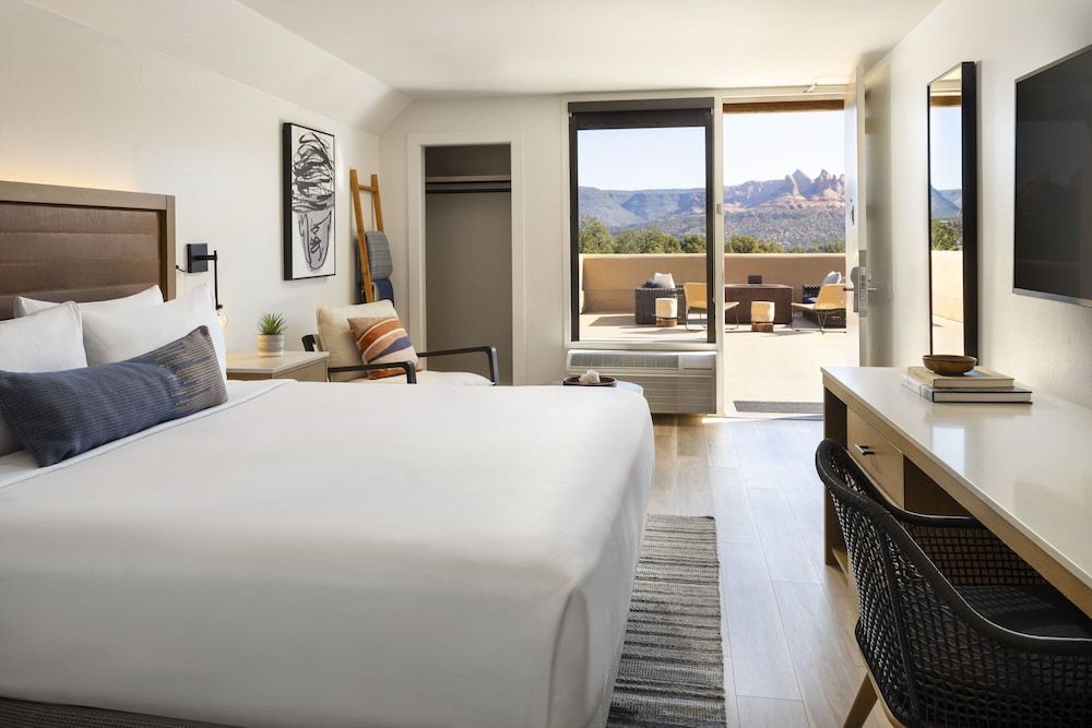 Room, 1 King Bed, Non Smoking (Mobility Accessible, Tub)