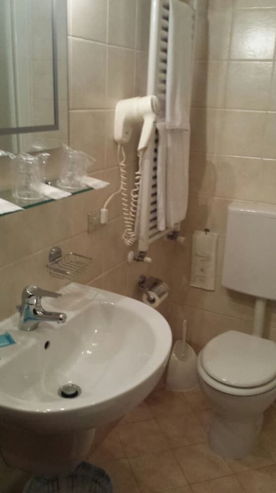 Hotel Palace Triple Room 4