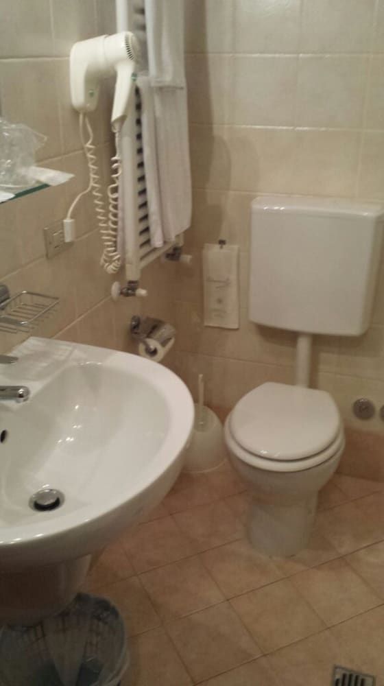 Hotel Palace Triple Room 3