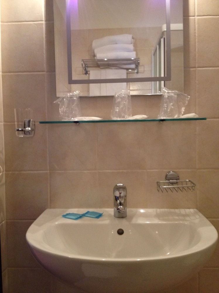 Hotel Palace Triple Room 19