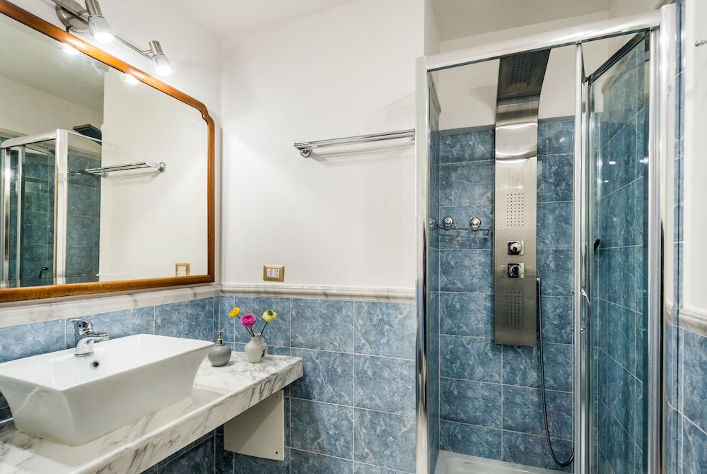 B&B Palazzo Bernardini Suite Deluxe Room, 1 Queen Bed, Private Bathroom, City View 3