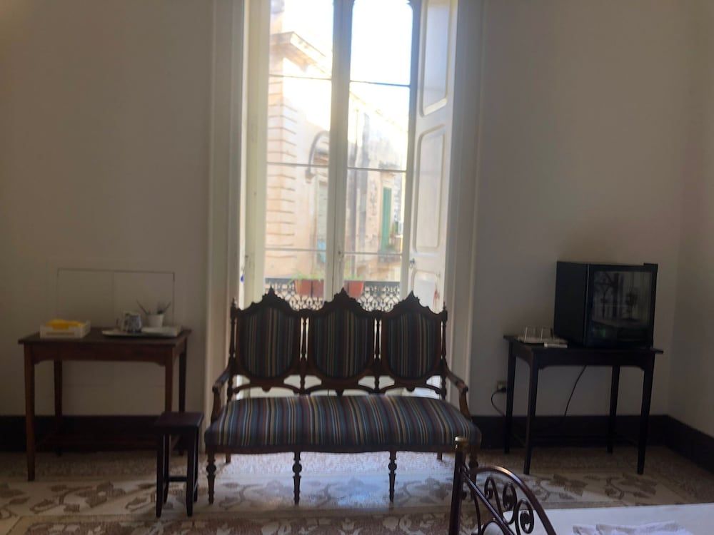 B&B Palazzo Bernardini Suite Luxury Suite, 1 Queen Bed, Non Smoking, City View 5