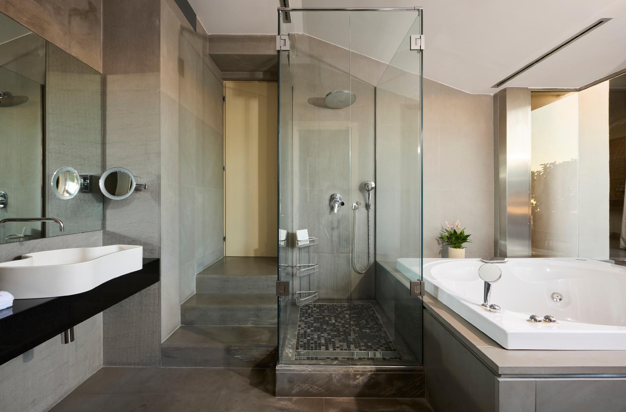 Suite Executive View with Terrace and Jacuzzi