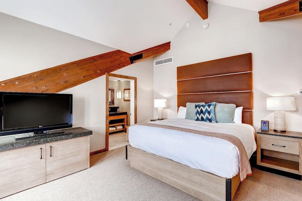 Deluxe Room, 1 King Bed