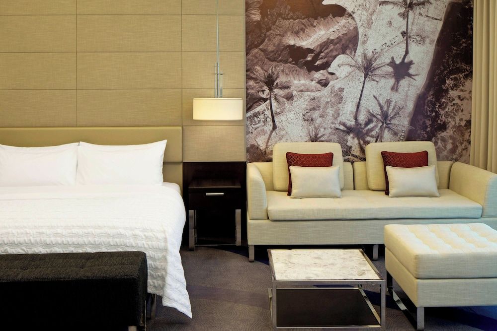 Deluxe Room, 1 King Bed with Sofa bed, Non Smoking, Ocean View (Balcony)