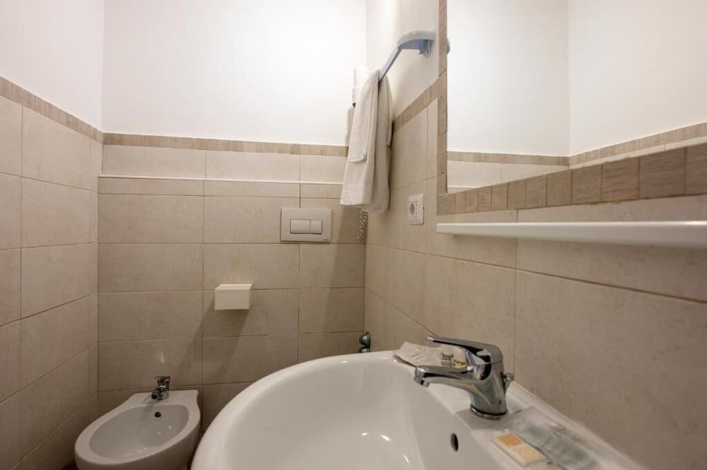 Amadei Hotel Blumen Standard Single Room 3