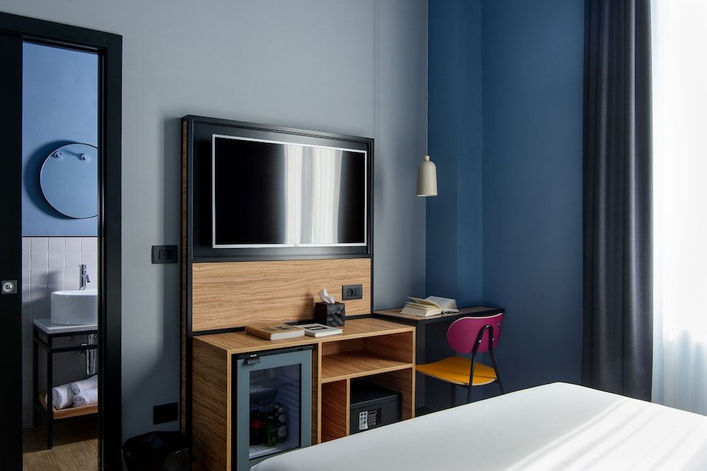 The Poet Hotel Standard Double Room 4