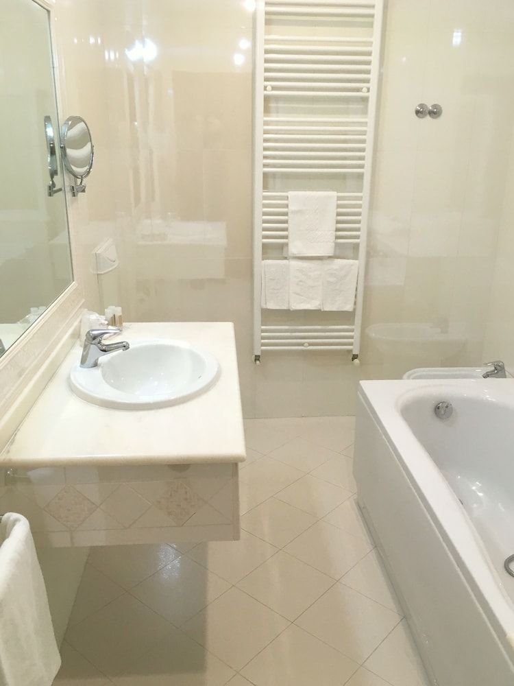 Hotel Internazionale Triple Room 4