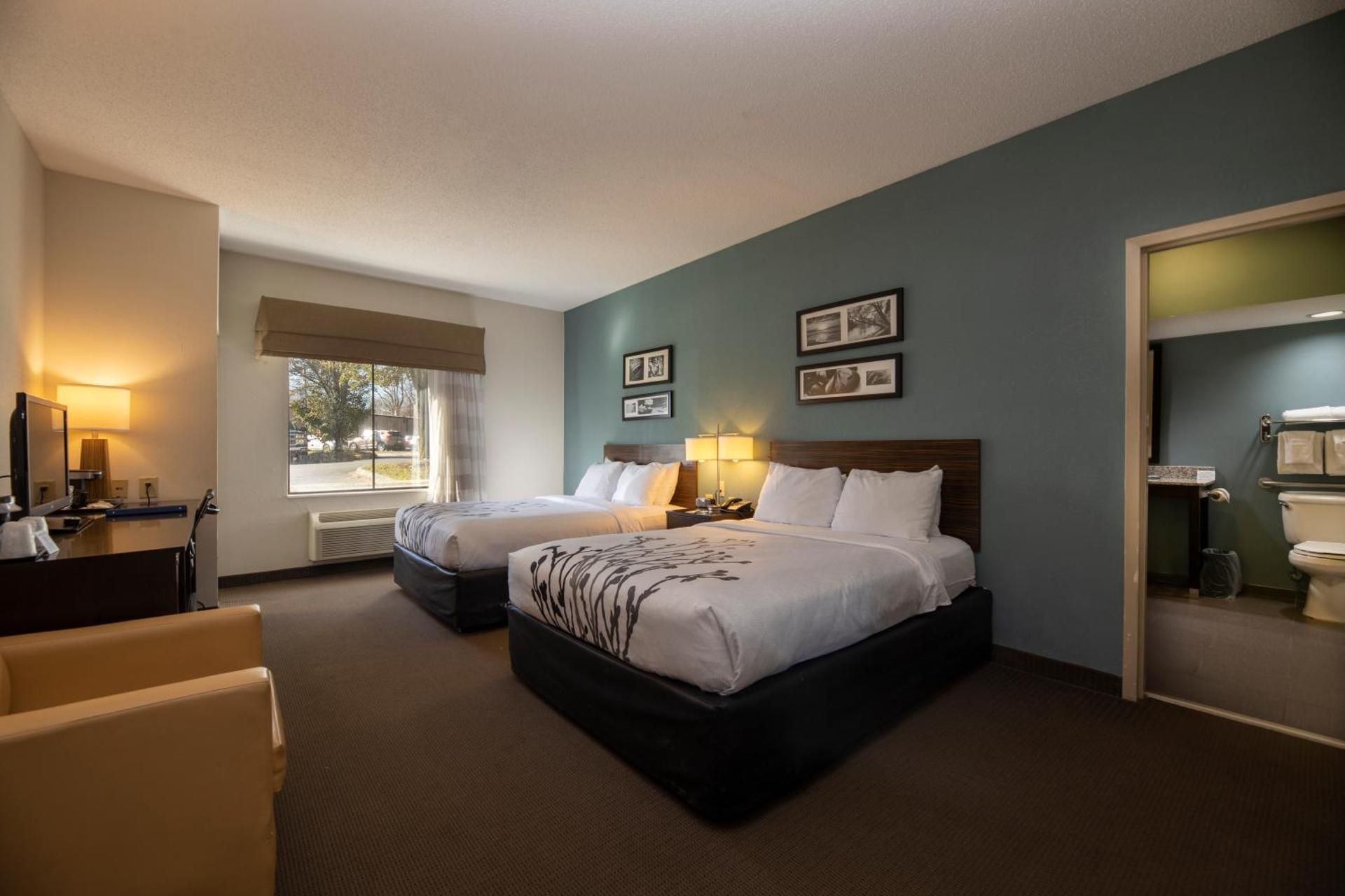 2 Queen Beds, Nonsmoking, Accessible