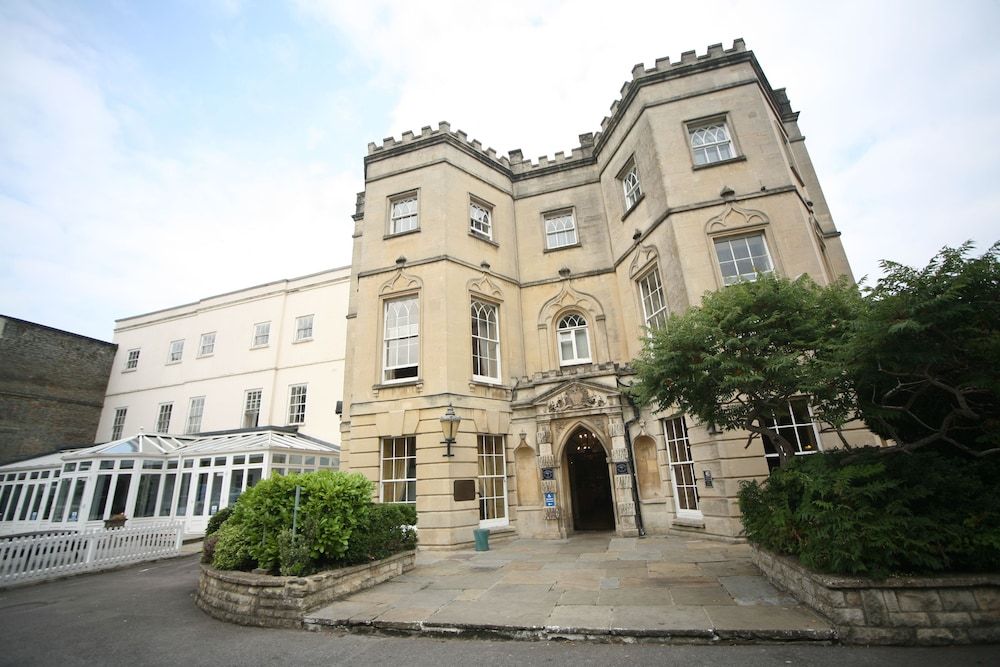 undefined Arnos Manor Hotel 8