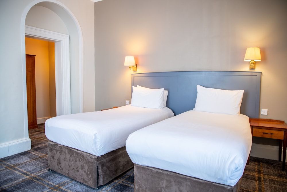 Arnos Manor Hotel Twin Room 3