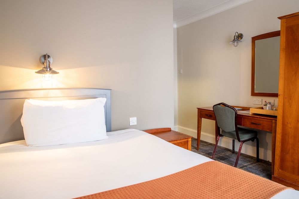 undefined Arnos Manor Hotel 2