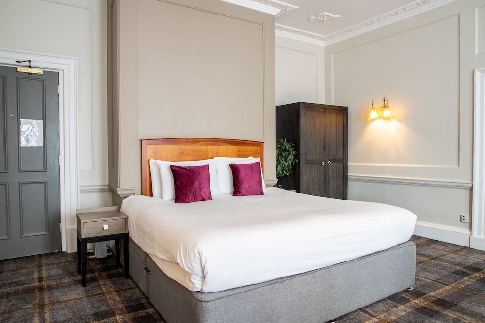 undefined Arnos Manor Hotel