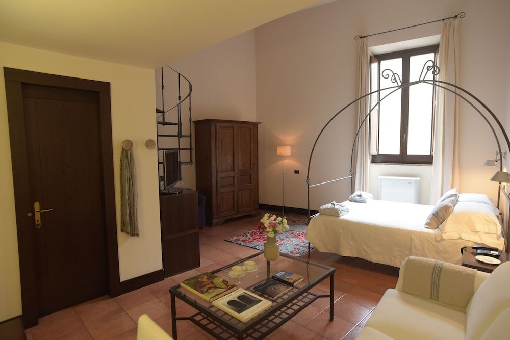 Palazzo Piccolomini Junior Suite 8