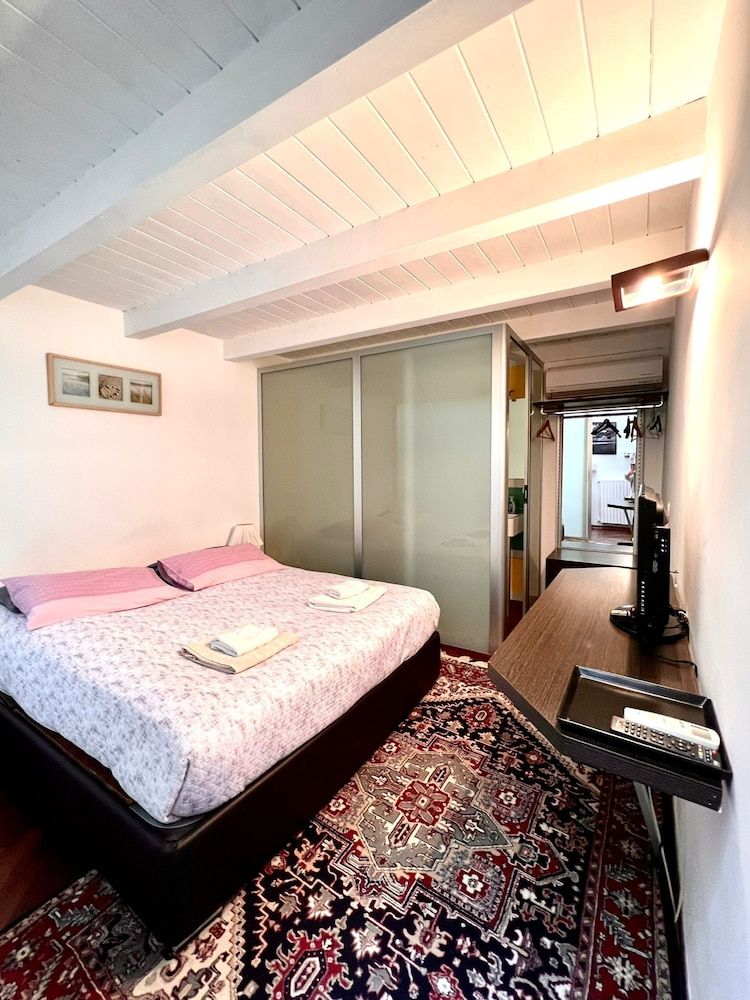 Saint Patrick B&B Guesthouse Double Room, No Windows 6