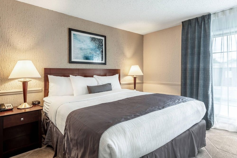 Suite, 1 King Bed with Sofa bed, Non Smoking