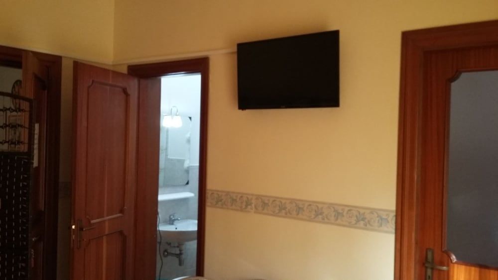 B&B Leopardi Double Room, Private Bathroom 2