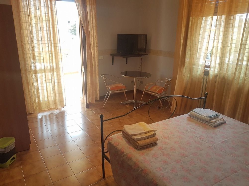 B&B Leopardi Double Room, Shared Bathroom 6