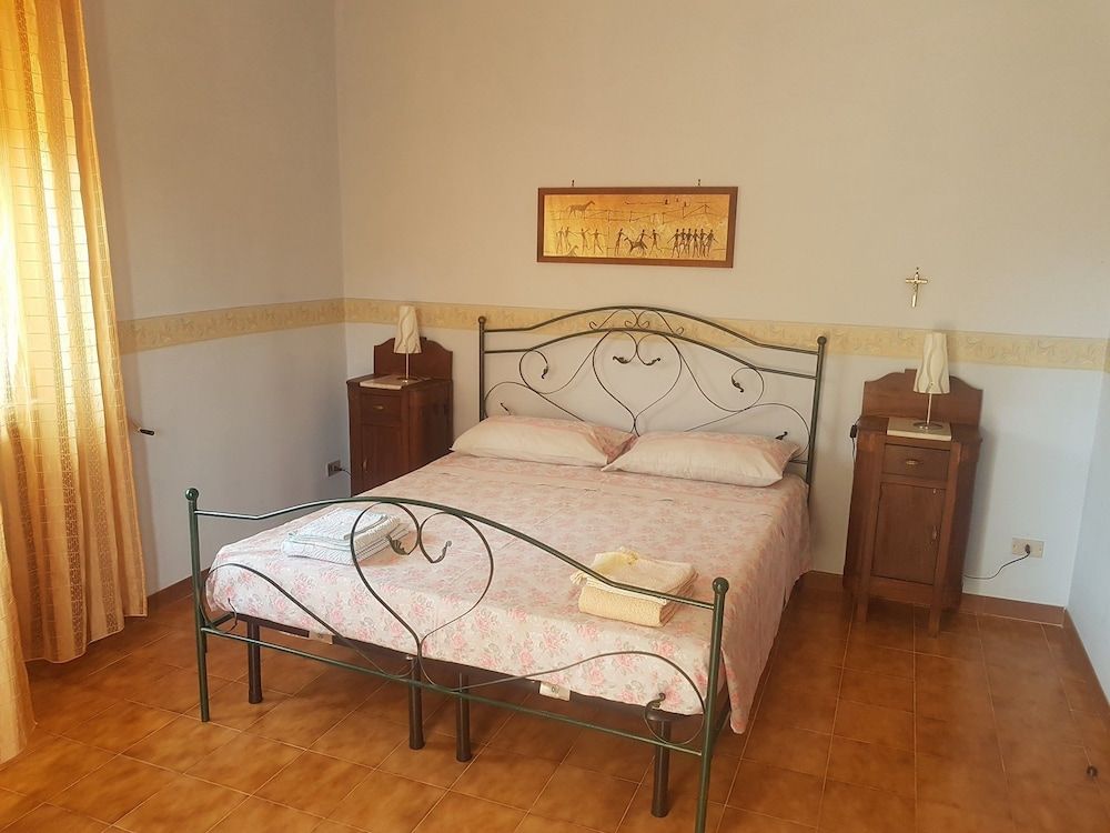 B&B Leopardi Double Room, Shared Bathroom