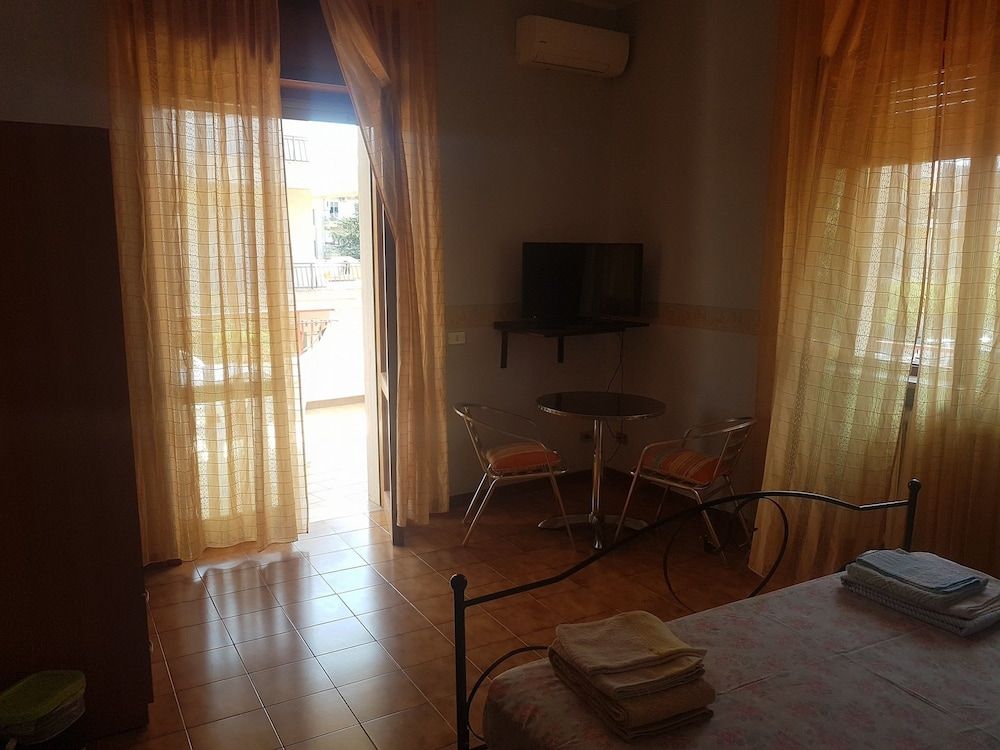 B&B Leopardi Double Room, Shared Bathroom 5