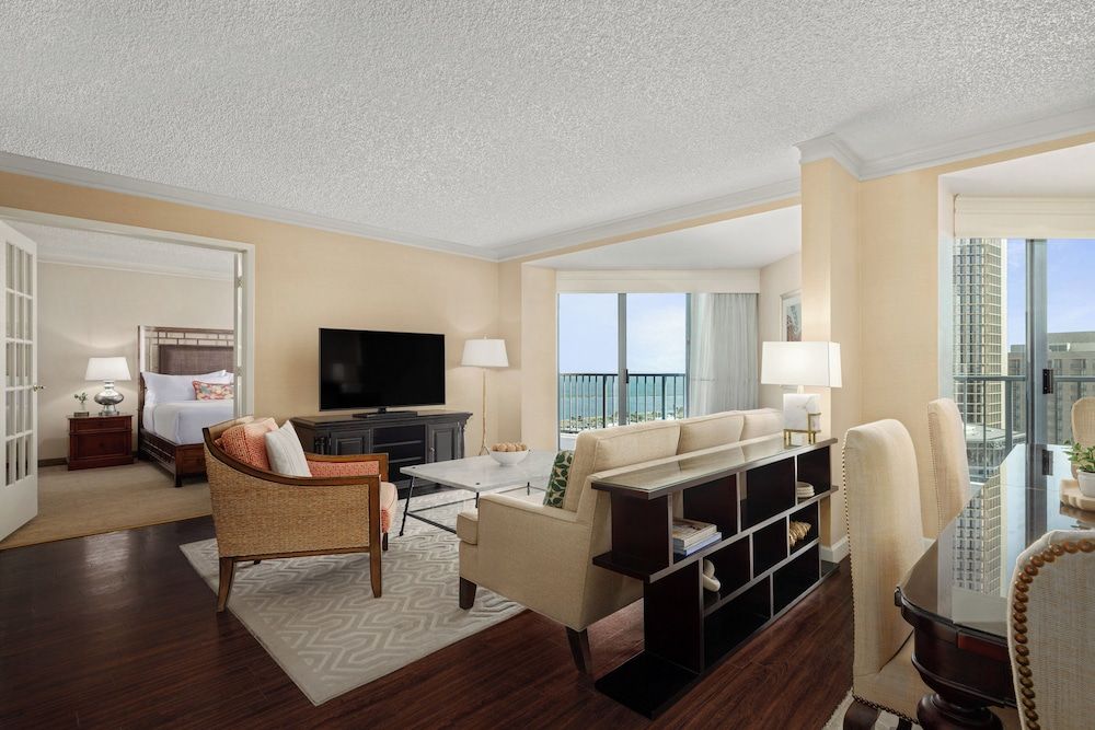 Omni Corpus Christi Hotel Room, 1 King Bed (Bayfront Corpus Christi) 4