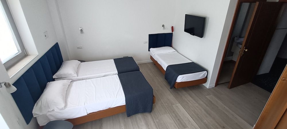 Family Room, 2 Bedrooms