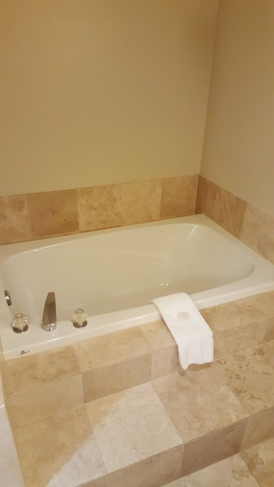 Deep Soaking Bathtub
