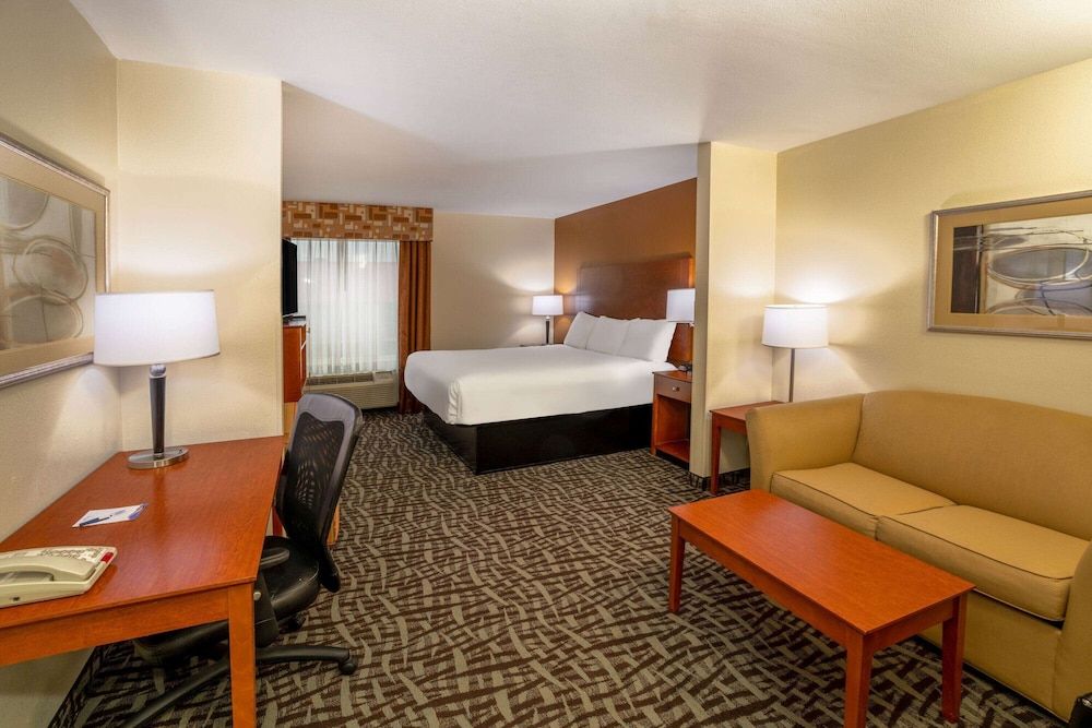 undefined Baymont by Wyndham Savannah South